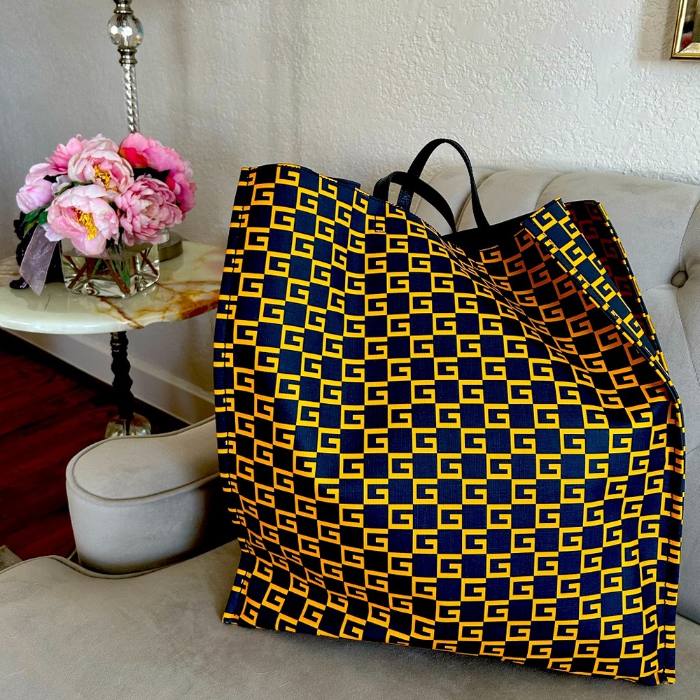 Gucci travel tote, large/deep carry all-no tags, new vinyl w Gucci logo